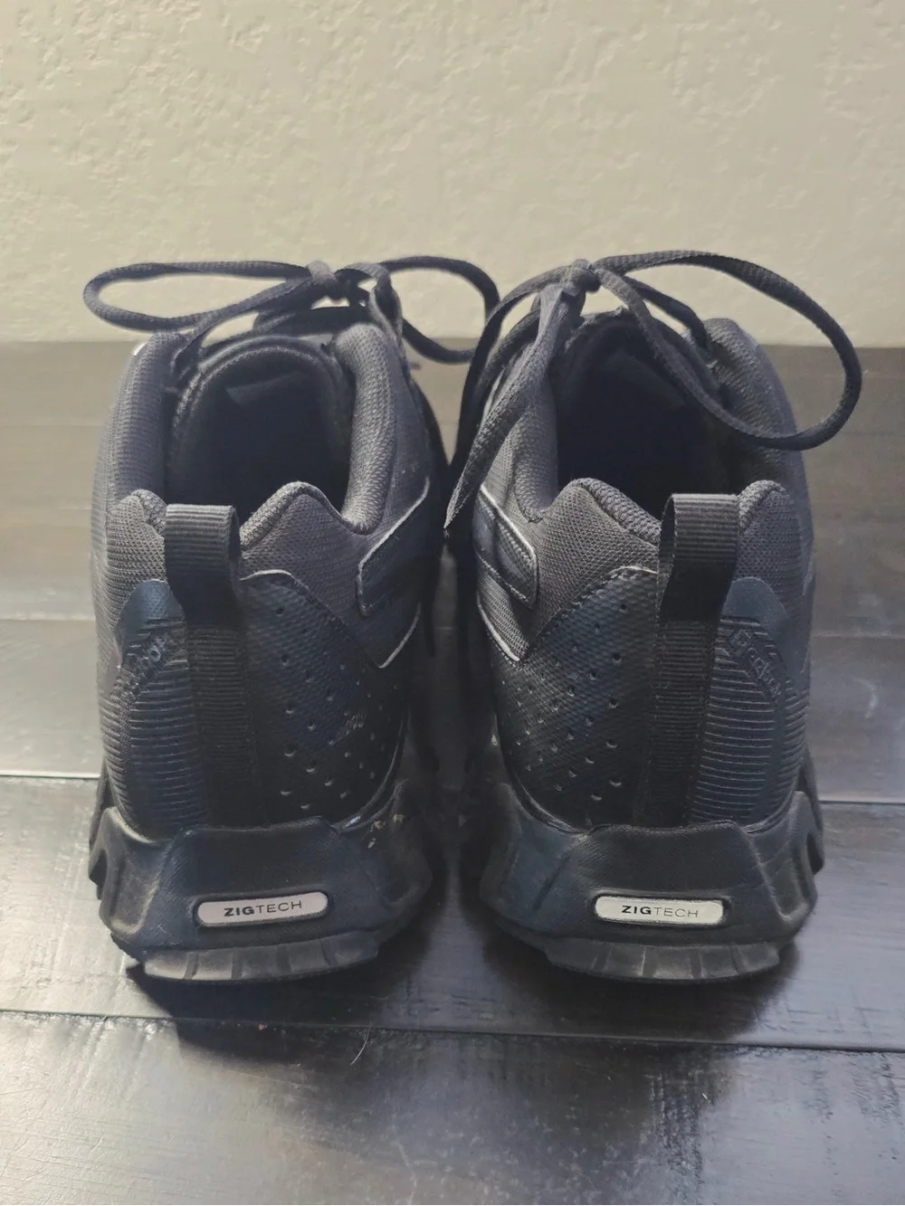 Reebok Black Men’s Athletic Zig-Style Training Sneakers